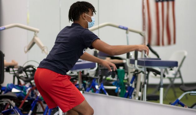 Radford athlete receiving sports physical therapy services in the New River Valley